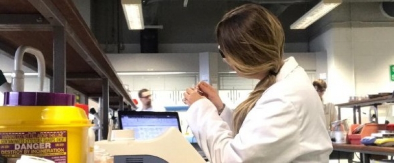 Acadmicas do curso de Engenharia Qumica concluem graduao na Irlanda