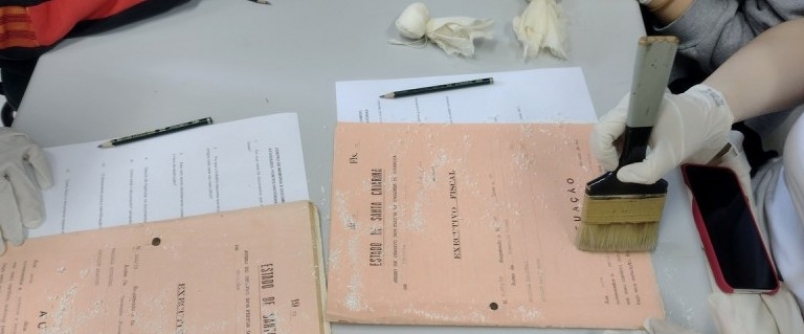 Estudantes de Urussanga mergulham no universo da preserva��o de documentos