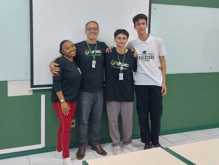 Bolsistas PIBIC Junior compartilham resultado de pesquisas