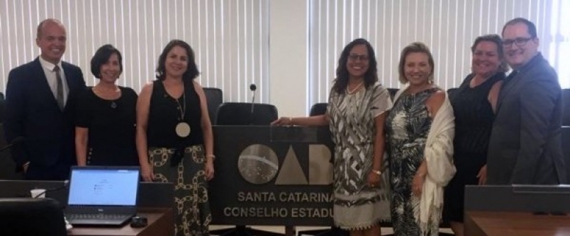 Professora da Unesc aborda curriculariza��o da extens�o em evento da OAB Santa Catarina