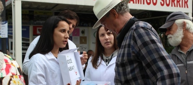 Uso racional de medicamentos � tema de a��o do curso de Farm�cia