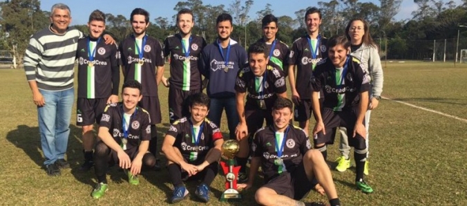 Engenharia Qu�mica � campe� do Intercursos de Futebol Su��o