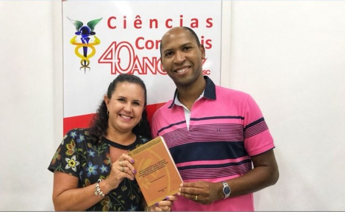 Tese defendida e entregue. Parab�ns Professor Doutor Cleyton Ritta