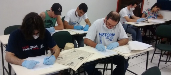 Alunos de Hist�ria analisam documentos hist�ricos