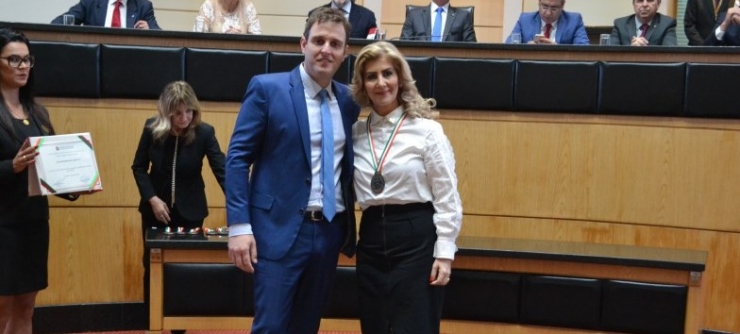 Luciane Bisognin Ceretta recebe Comenda do Legislativo Catarinense