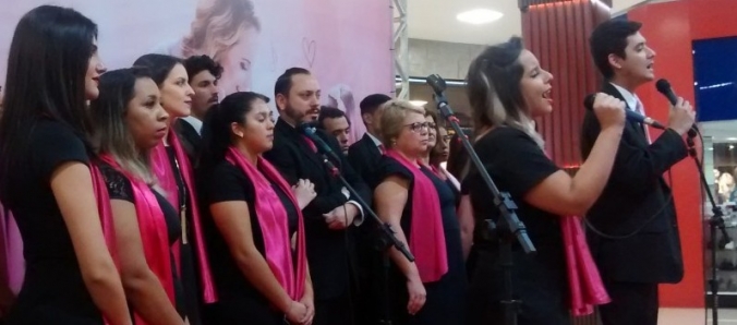 Coral Unesc emociona mames no Cricima Shopping