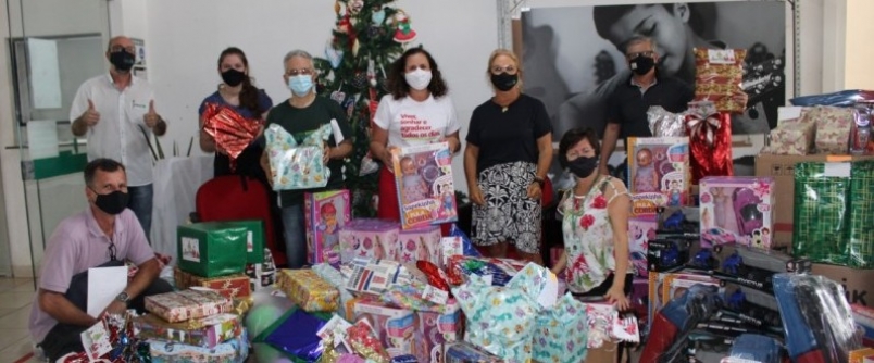 Curso de Ci�ncias Cont�beis da Unesc faz a diferen�a no Natal de centenas de crian�as