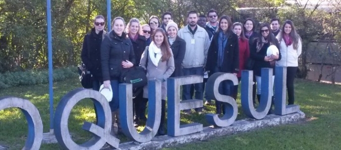 Alunos de Engenharia Qu�mica visitam produtora de derivados de carv�o