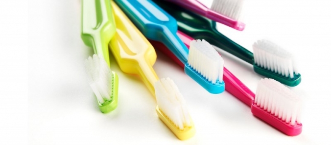 Ao Social: Curso de Odontologia recebe escovas usadas e tubos vazios