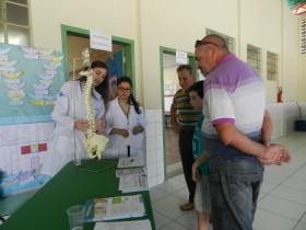 Projeto desenvolve servios de sade e educao em escola da regio