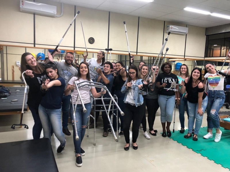 ALUNOS DA 5� FASE T�M AULA PR�TICA DE DISPOSITIVOS DEAMBULAT�RIOS AUXILIARES