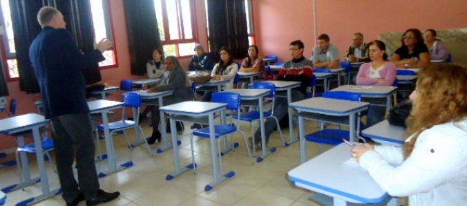 Reitor ministra capacita��o para professores de I�ara