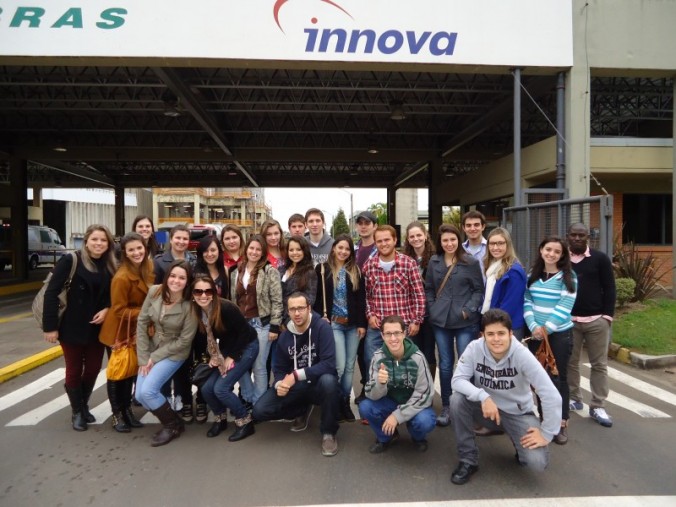 Alunos da 9 fase visitam a empresa Innova.