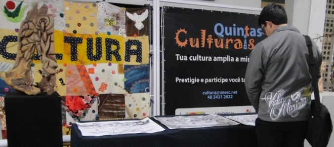 Poesia e exposi��o no Quintas Culturais