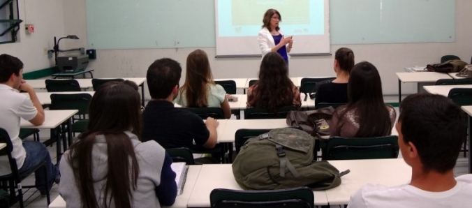 Acad�micos de Engenharia Ambiental participam de palestra sobre recursos h�dricos