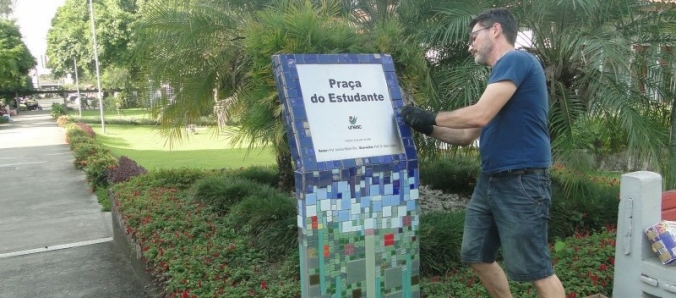 Pra�a do Estudante ganha o colorido do mosaico