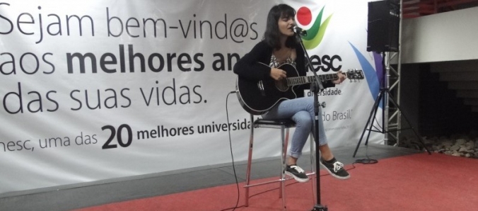 Voz e viol�o no Quintas Culturais