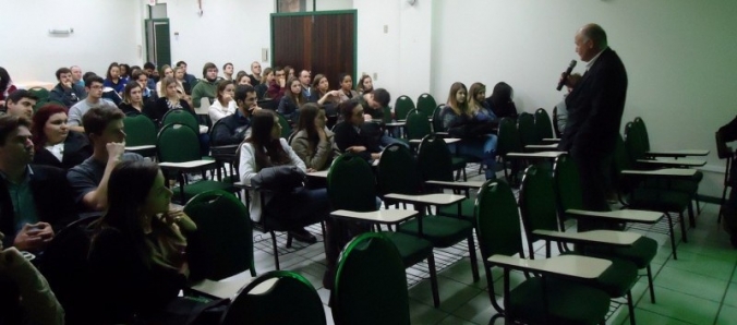 Egressos de Ci�ncias Econ�micas falam sobre mercado de trabalho