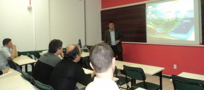Professor da UFSC ministra palestra para docentes do curso