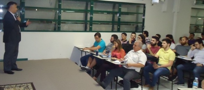 Curso de Ci�ncias Econ�micas debate sobre a profiss�o em aula inaugural