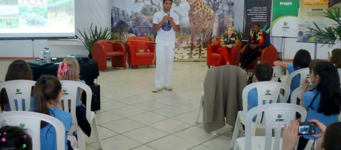 Alunos do Colgio Marista visitam exposio frica Animal