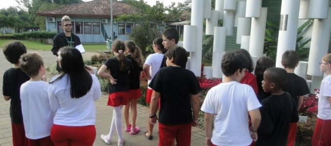 Alunos do Col�gio Unesc conhecem obras de artes da Universidade