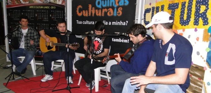 Roda de Violo anima chegada  Universidade