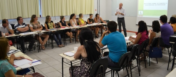 Reitor ministra capacita��o para professores de I�ara nesta sexta