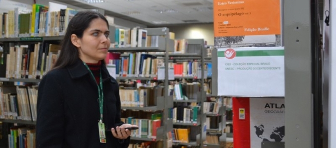 Biblioteca da Unesc é primeira do Brasil com guia auditivo para deficientes visuais