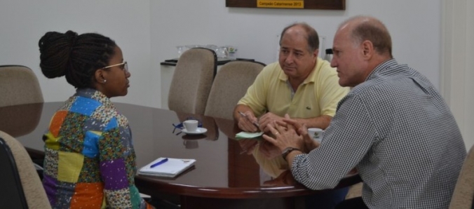 Reitoria recebe nova presidente da Associa��o dos Estudantes Angolanos