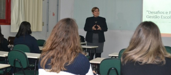 Pr�-reitora de Ensino do IFRS compartilha sua experi�ncia na Unesc