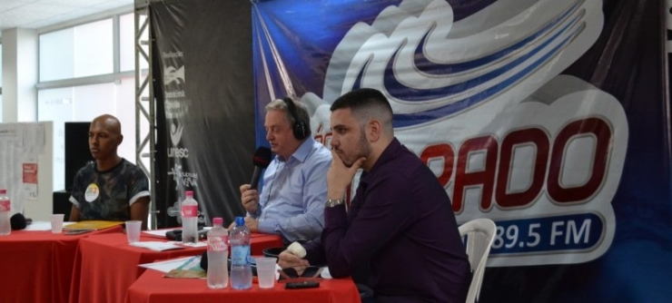 Candidatos � presid�ncia do DCE participam de debate no campus