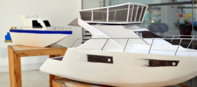 Modelos de embarcaes projetados por alunos de Design so expostos na Unesc