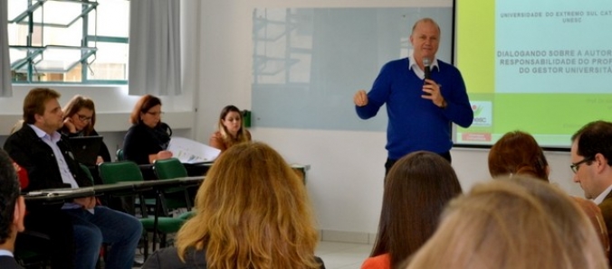 �Conhecimento se d� em processo�