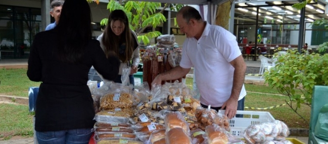 Professores e expositores participam de Feira Latino-Americana de Economia Solid�ria