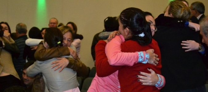 Abraos e muita emoo na despedida do curso de Cincias Contbeis