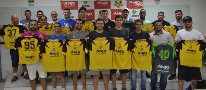 Projeto Anjos do Futsal entrega uniformes e materiais para munic�pios participantes