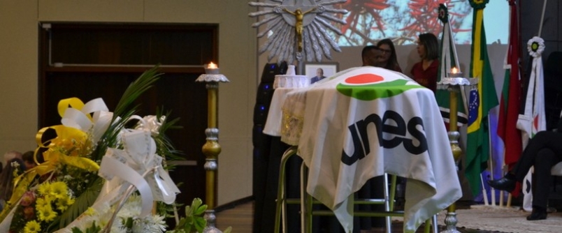 Homenagens e emo��o no adeus a Ant�nio Milioli Filho