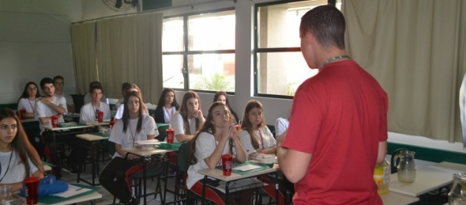 Estudantes do Ensino M�dio conhecem campus da Unesc