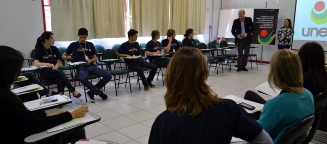 Trinta novos funcion�rios s�o recepcionados