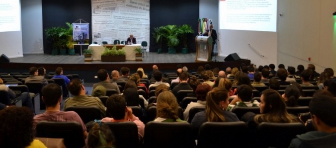 Promo��o do desenvolvimento socioecon�mico em debate