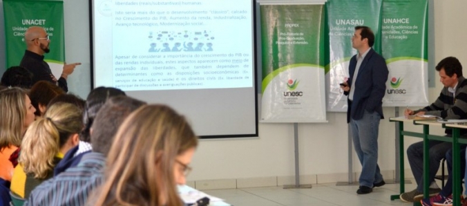 Professores doutores refletem sobre a liberdade e o desenvolvimento