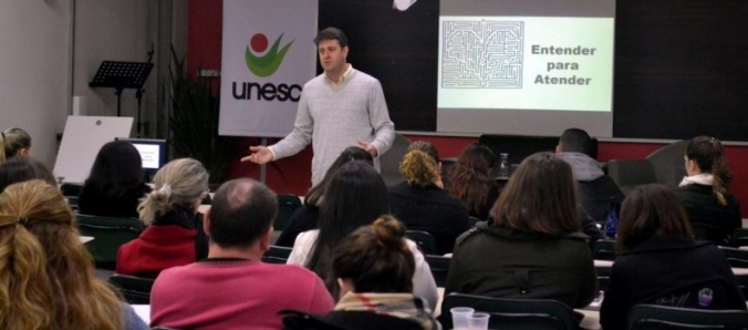 Capacita��o aborda atendimento na Universidade