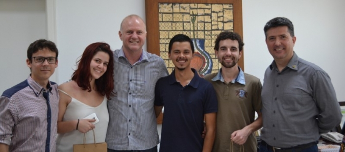 Alunos se preparam para estudar no exterior