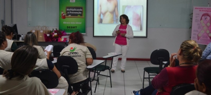 Colaboradoras da Unesc participam de palestra sobre preveno do cncer de mama