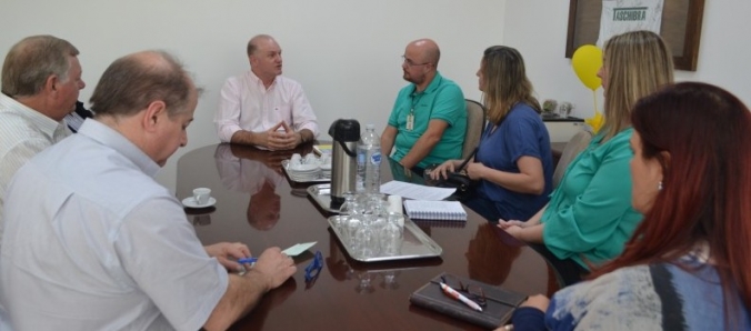 Associa��o de Pais e Professores do Col�gio Unesc � recebida pela Reitoria