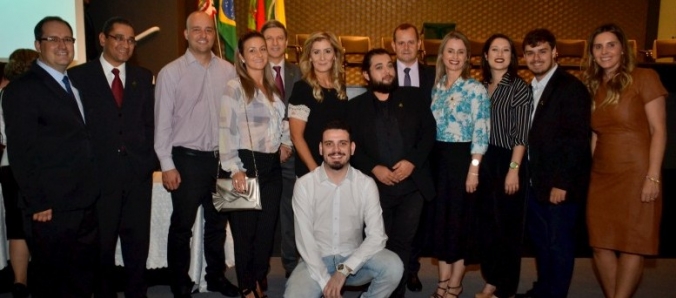 Reitora Luciane Ceretta comp�e nova diretoria da ACIC