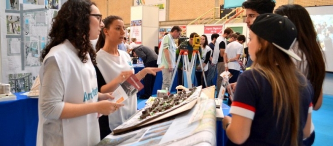 Feira das Profiss�es auxilia estudantes a encontrar caminhos