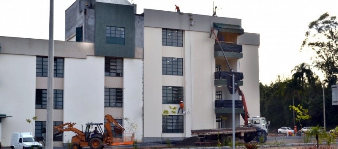 Unesc inaugura dois novos pr�dios e homenageia funcion�rios