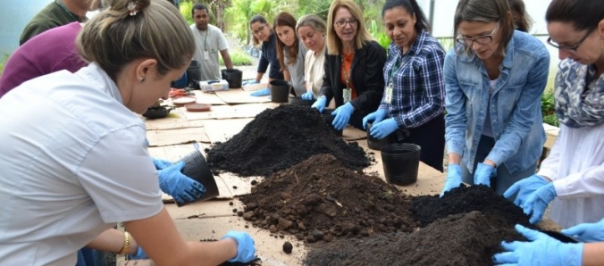 Oficina de Jardinagem alegra o dia na Unesc